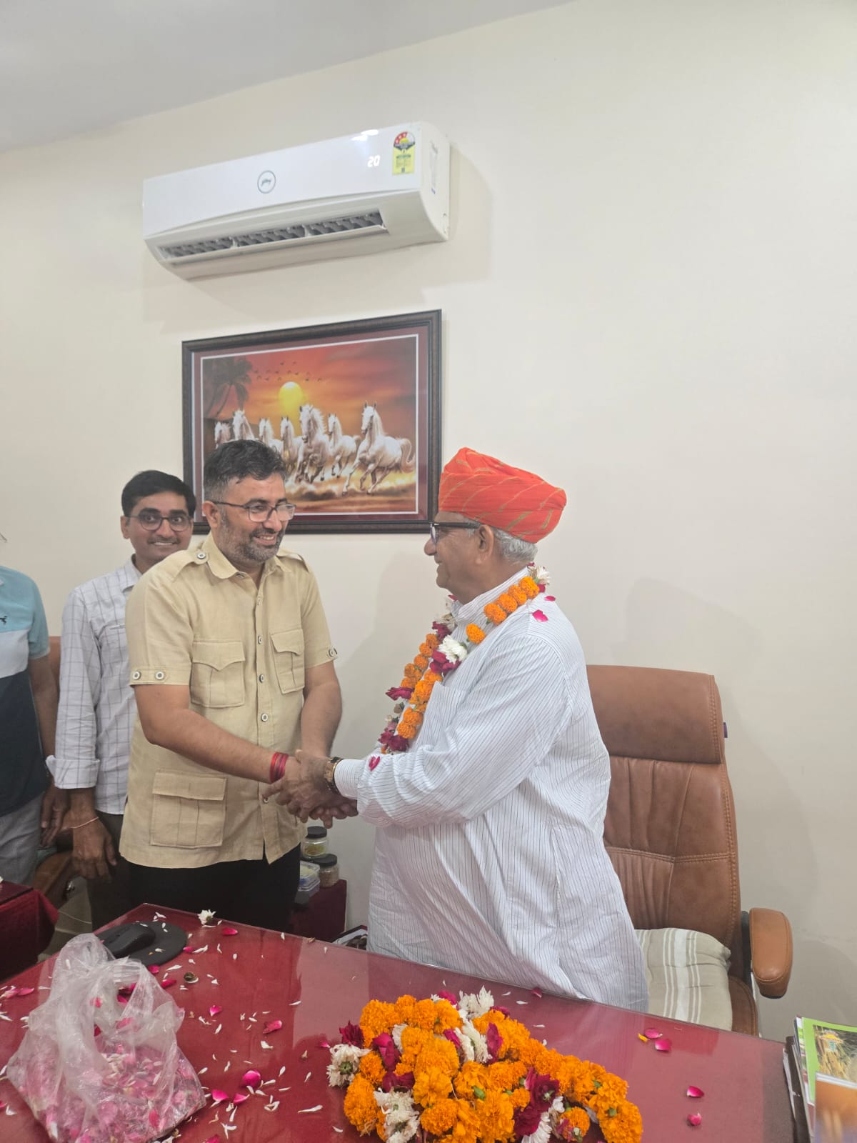 राज्यसभा सांसद श्री राजेंद्र जी गहलोत ने दी बधाई – MODERN MARWAR MD के निर्विरोध मंडोर एसोसिएशन के सचिव निर्वाचित